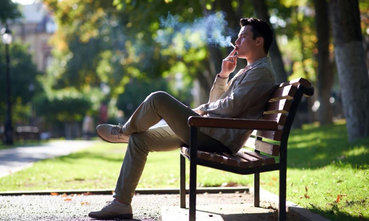 Врач объяснила, как курение влияет на сердце и почему важно отказаться от сигарет