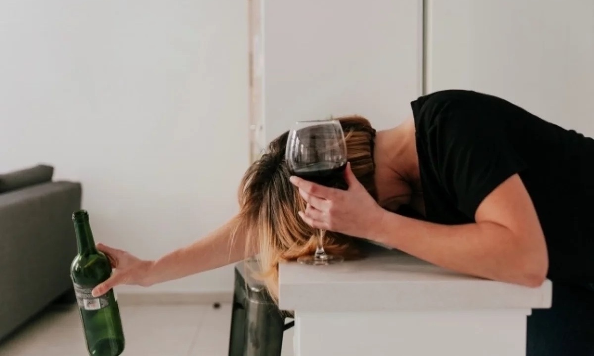 Почему нельзя «лечиться» алкоголем после застолья