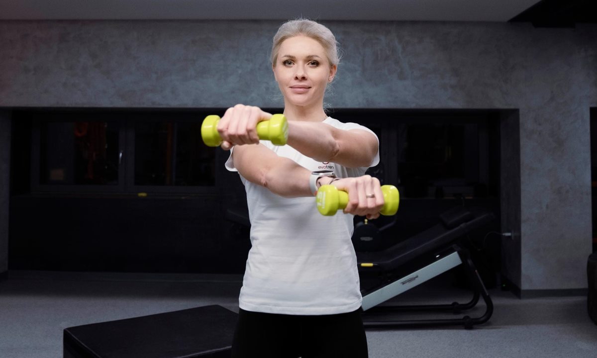 Как подтянуть руки дома — простые упражнения, которые реально работают