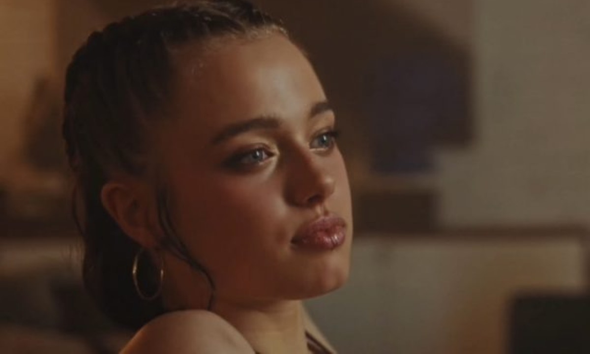 Дочь Джоли и Питта неожиданно появилась в клипе K-pop-звезды