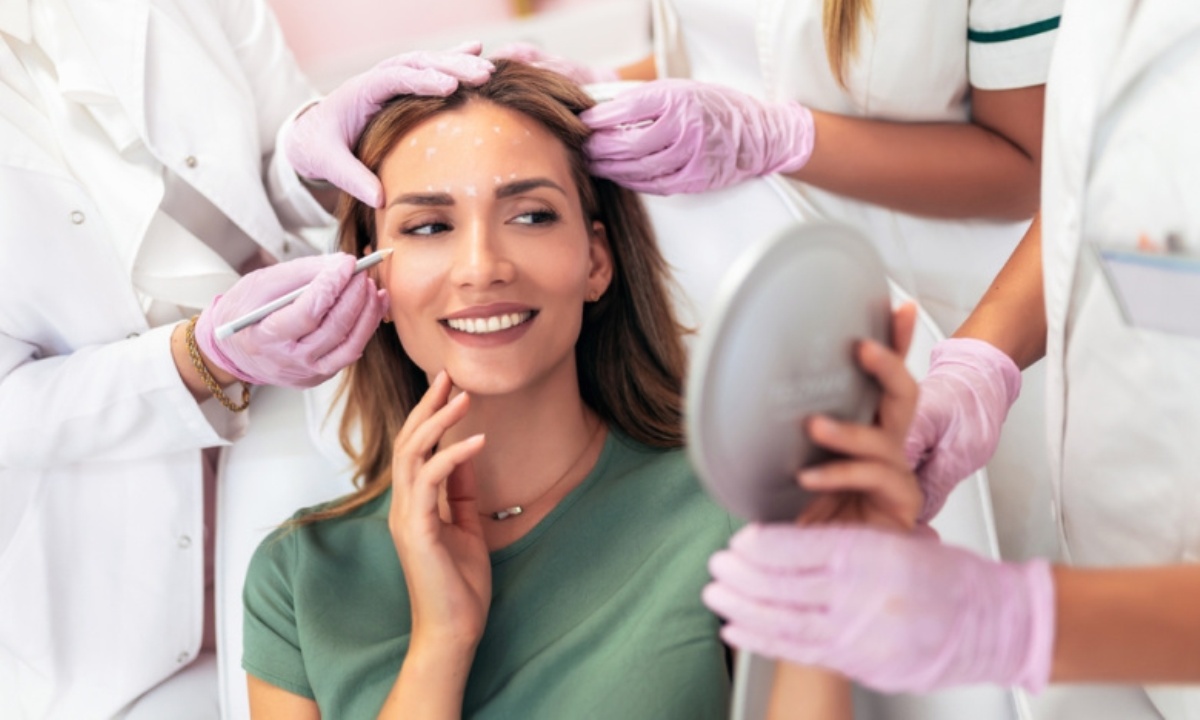 Хирург назвал отличия пластики от «переделанного лица»