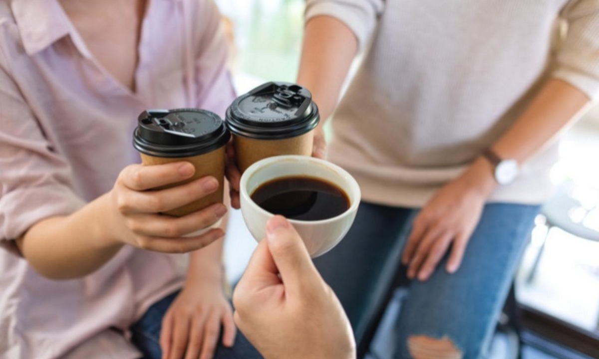 У кого может подняться давление из-за кофе