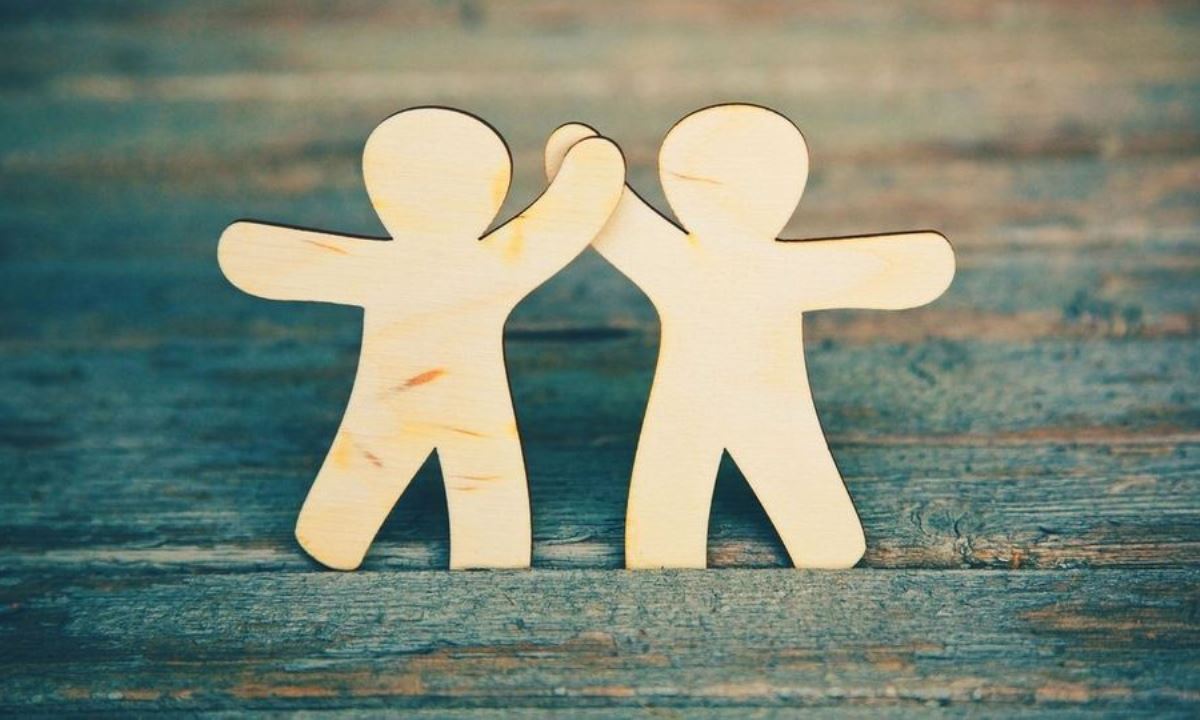 Названы знаки зодиака, которые начинают ценить друзей слишком поздно