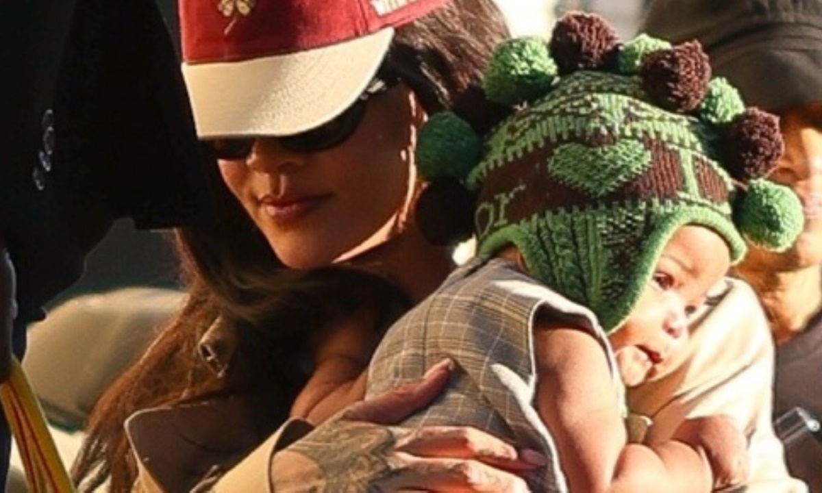 Рианна показала младшую дочь в Париже — стильный выход уже обсуждают в сети