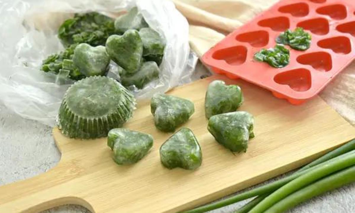 Зелень не пропадет — простой способ сохранить свежесть до двух недель