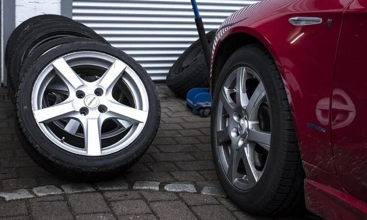 Когда менять резину и как хранить шины — простые правила без лишних ошибок