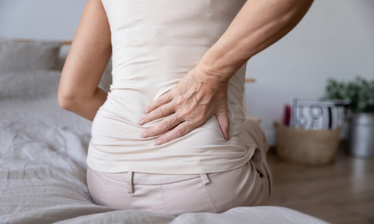 Названа неочевидная причина болей в спине