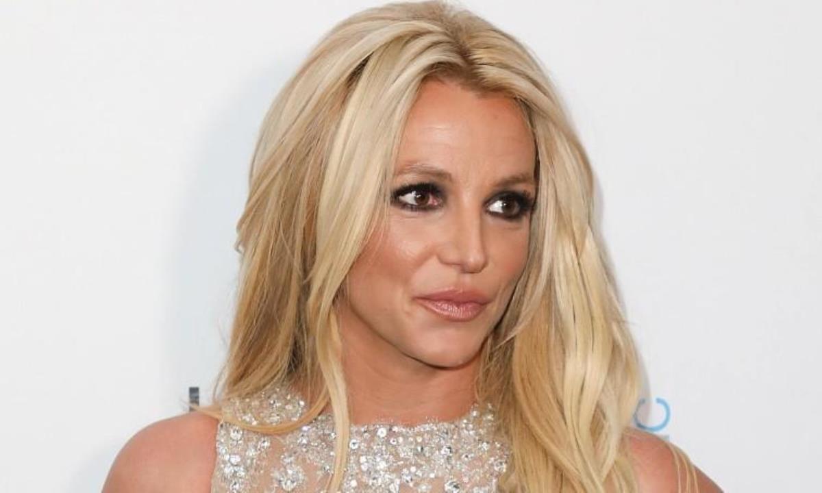 Бритни Спирс решила взять паузу — певица проходит лечение после громкого инцидента