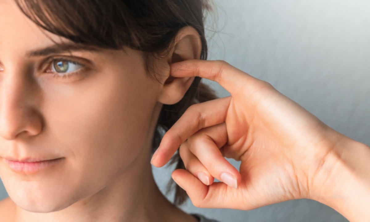 Какие серьезные болезни проявляются зудом в ушах