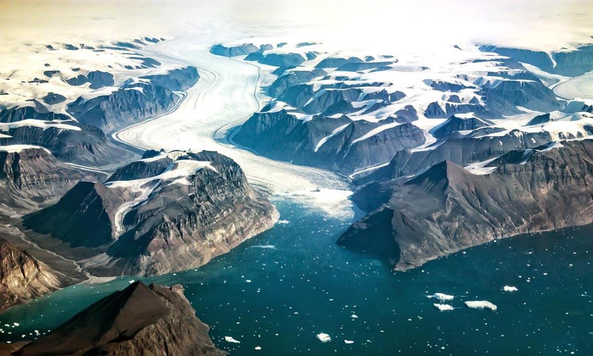 Подо льдами Гренландии нашли забытый ядерный объект — что это значит