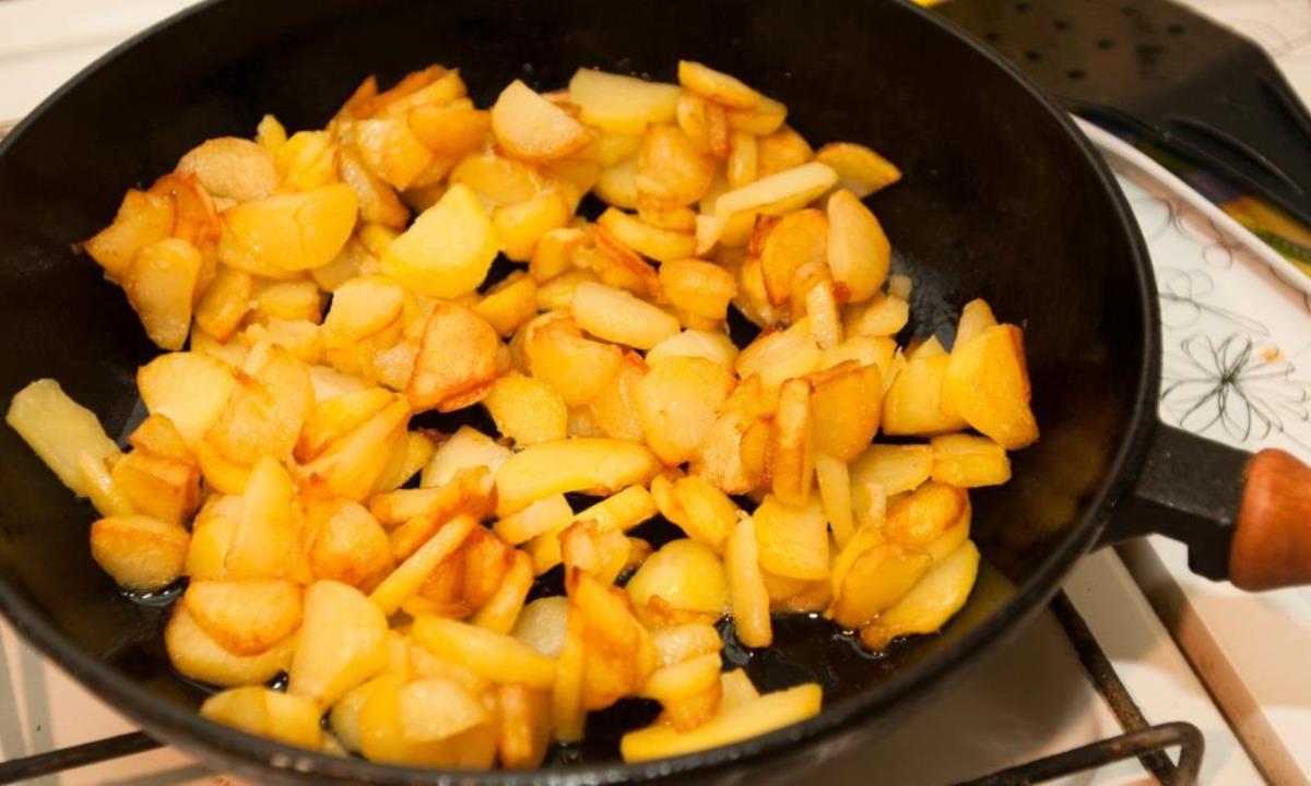 Почему картошка не хрустит — пять ошибок, которые портят жарку