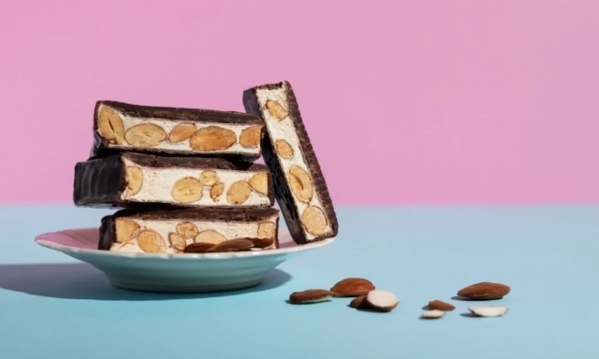 Кому не стоит есть сладкие батончики и мюсли