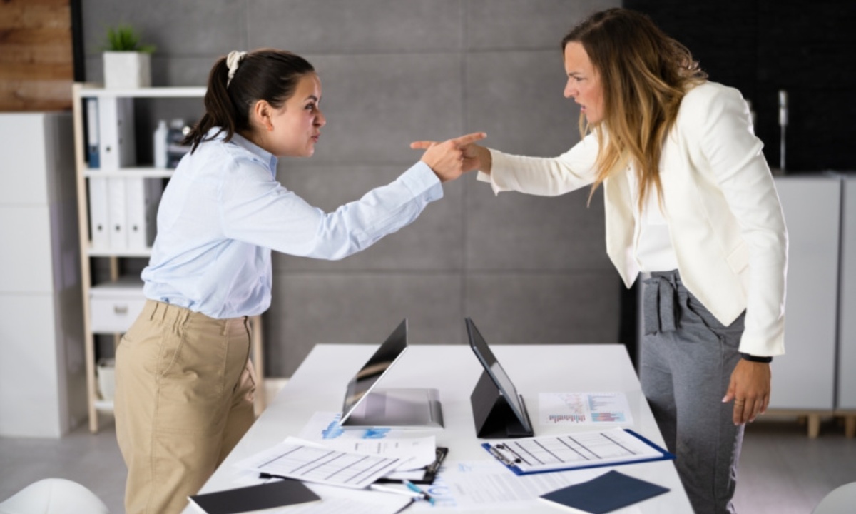 С чем может быть связана аллергия на офис