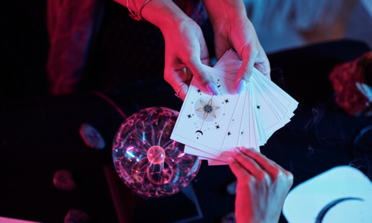 Кто больше склонен к магическому мышлению