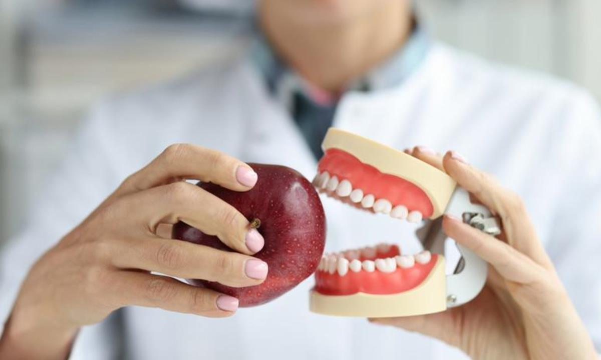 Один фрукт может защитить зубы — простой совет