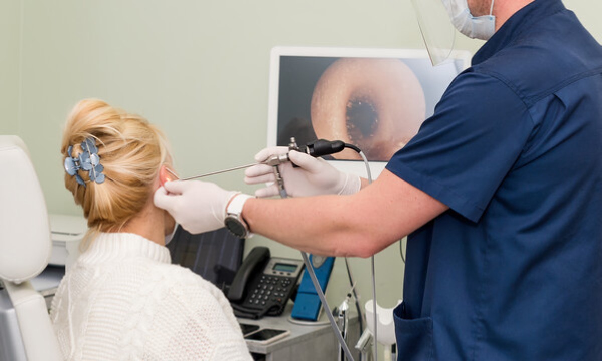 Как привычка спать в наушниках влияет на слух