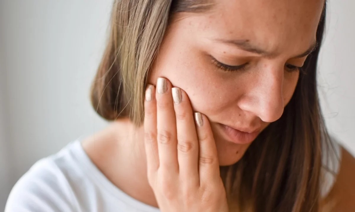 Названы признаки скрытого кариеса