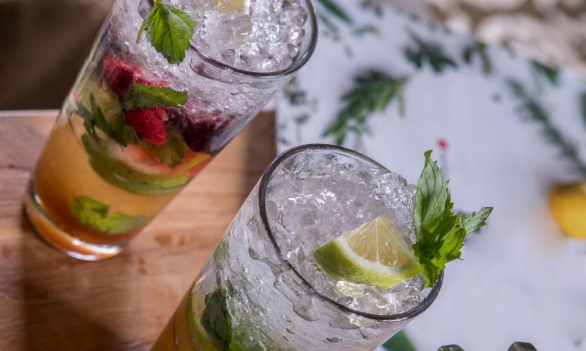 Что нельзя пить в жару — врачи назвали главные ошибки