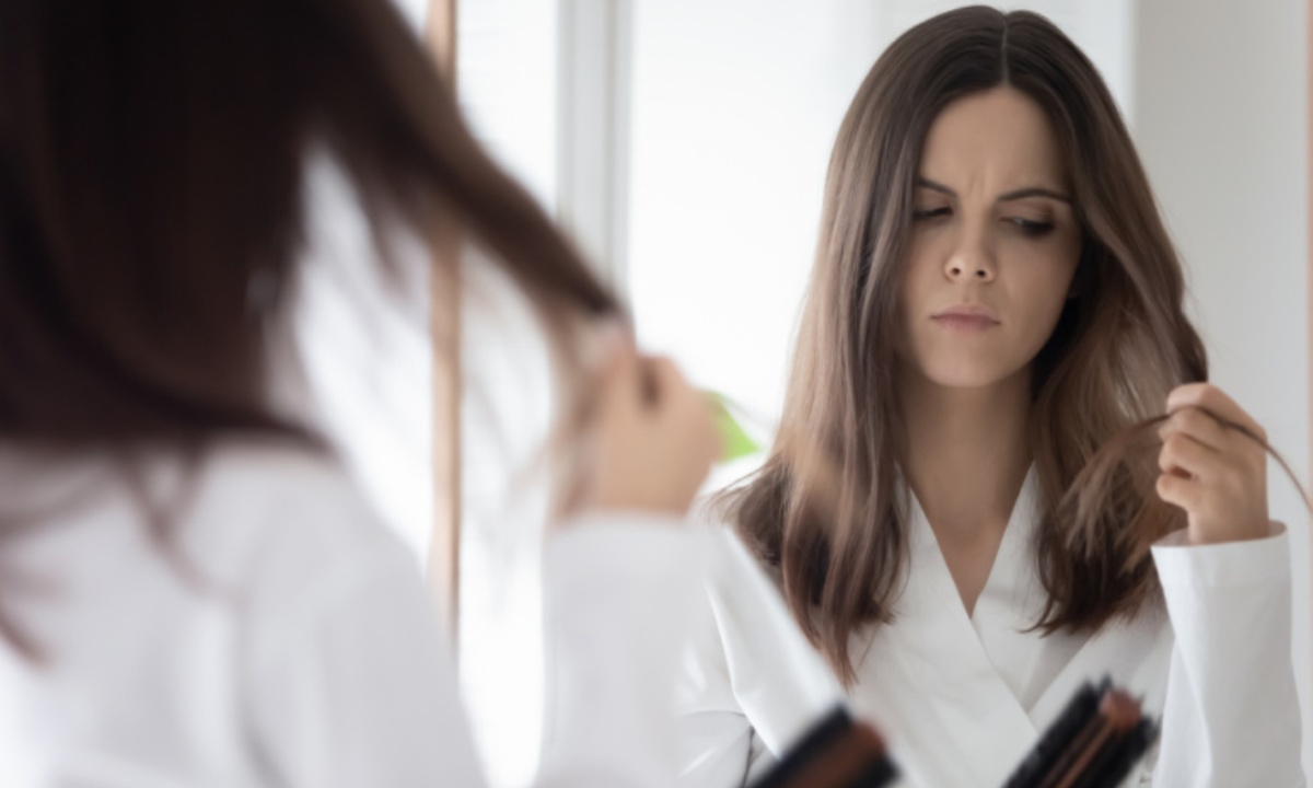 Перечислены главные факторы выпадения волос