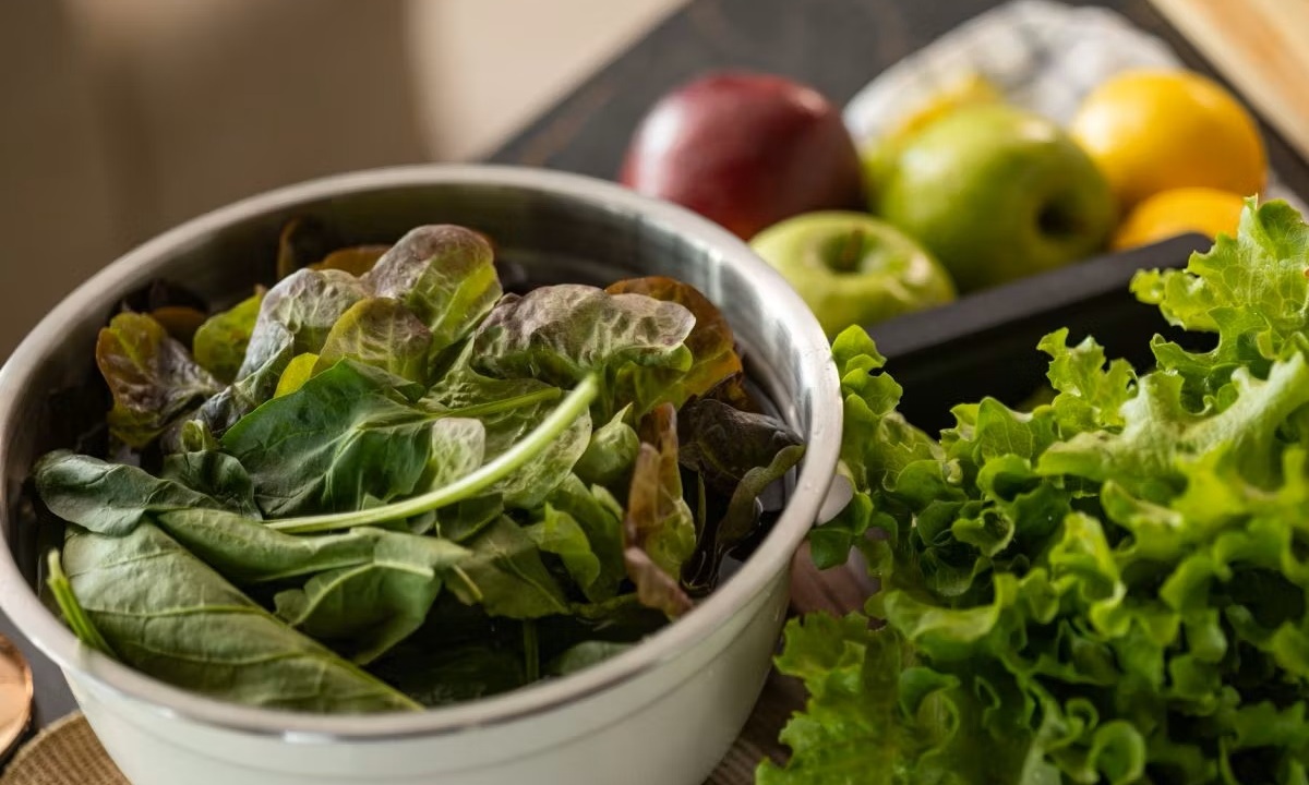 В чем опасность ранних овощей и зелени весной