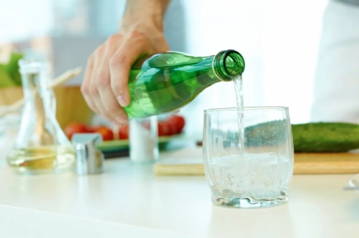 Почему не стоит запивать таблетки газированной водой