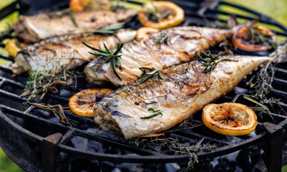 Какая рыба идеальна для жарки на мангале