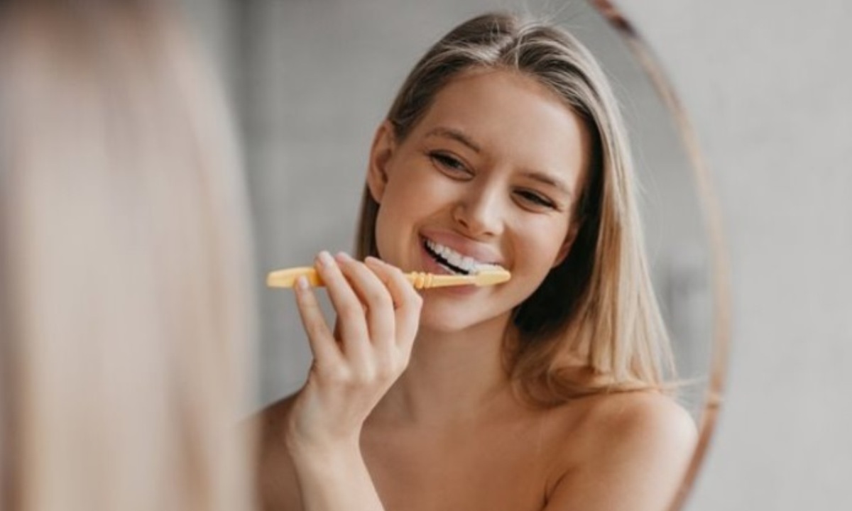 Почему не стоит чистить зубы сразу после приема пищи