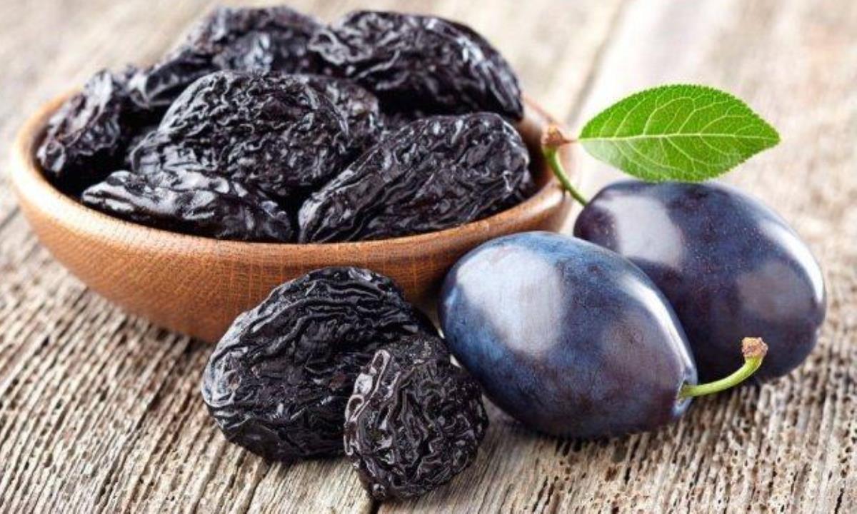 Почему сливы стоит есть чаще — простой продукт с мощным эффектом