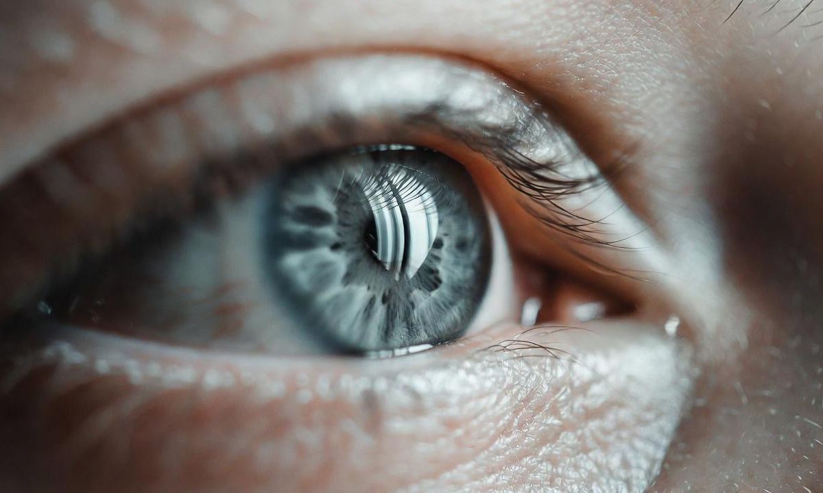 Зрение может падать из-за остеохондроза и повышенного давления