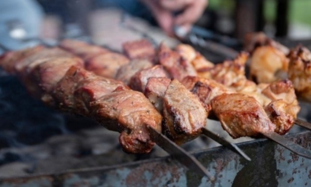 Сочетание мяса с алкоголем опасно для желудка