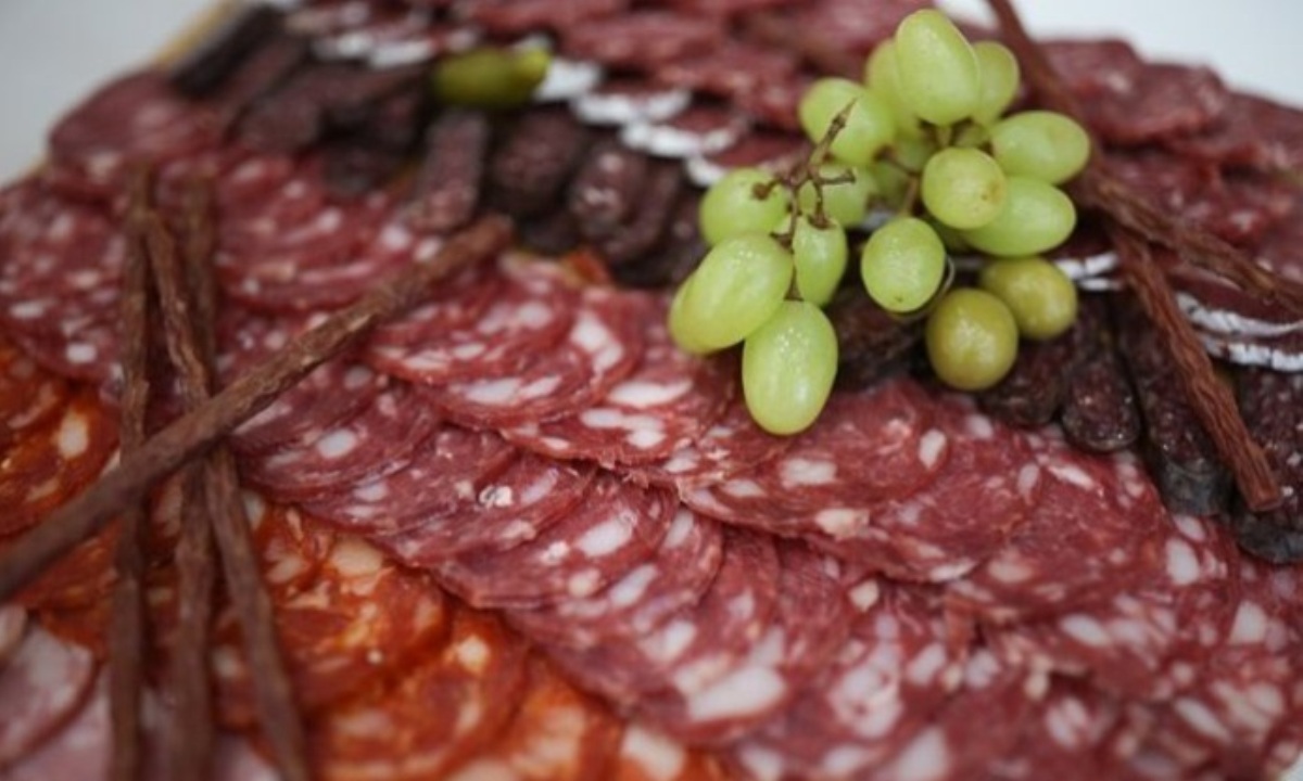 Чем грозят здоровью магазинные мясные нарезки