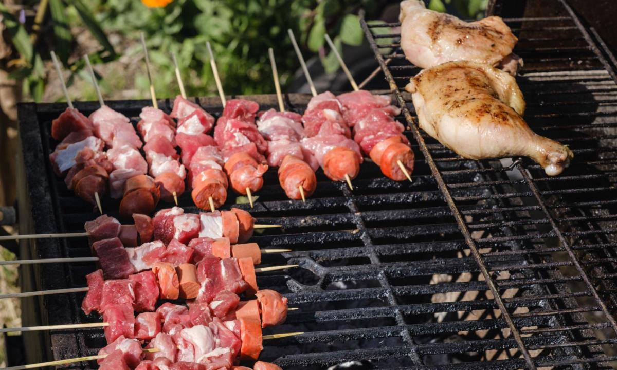 Диетолог рассказала, какое мясо лучше не выбирать для шашлыка