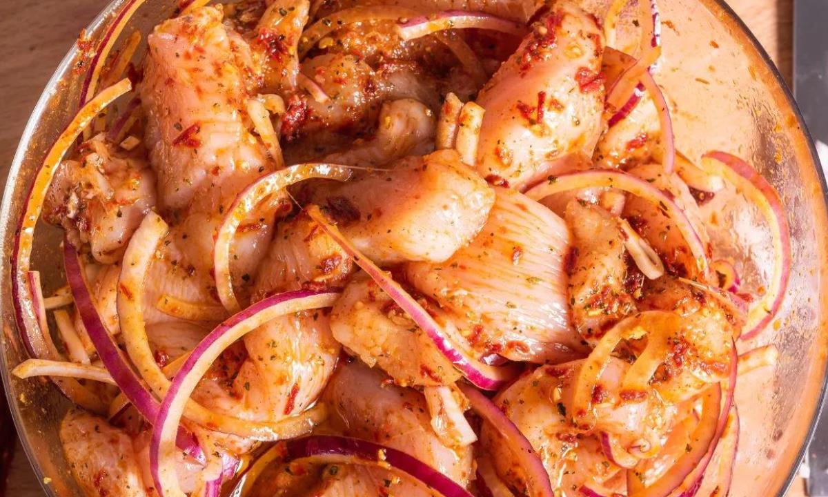 Шеф-повар раскрыла секрет сочного куриного шашлыка