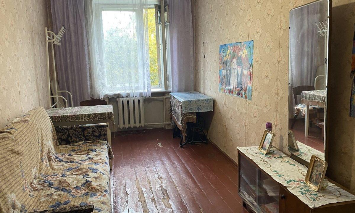 Почему в СССР почти везде красили полы в коричневый цвет