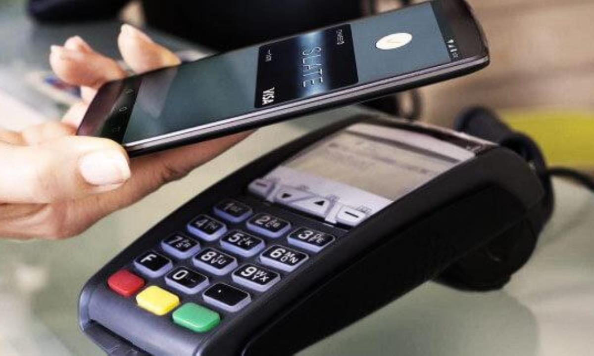 Почему бесконтактная оплата может заставлять тратить больше