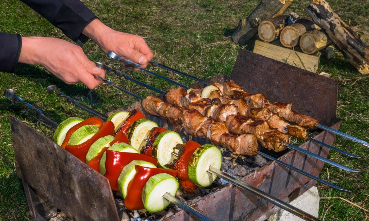 Как приготовить сочный шашлык — простой рецепт от шеф-повара