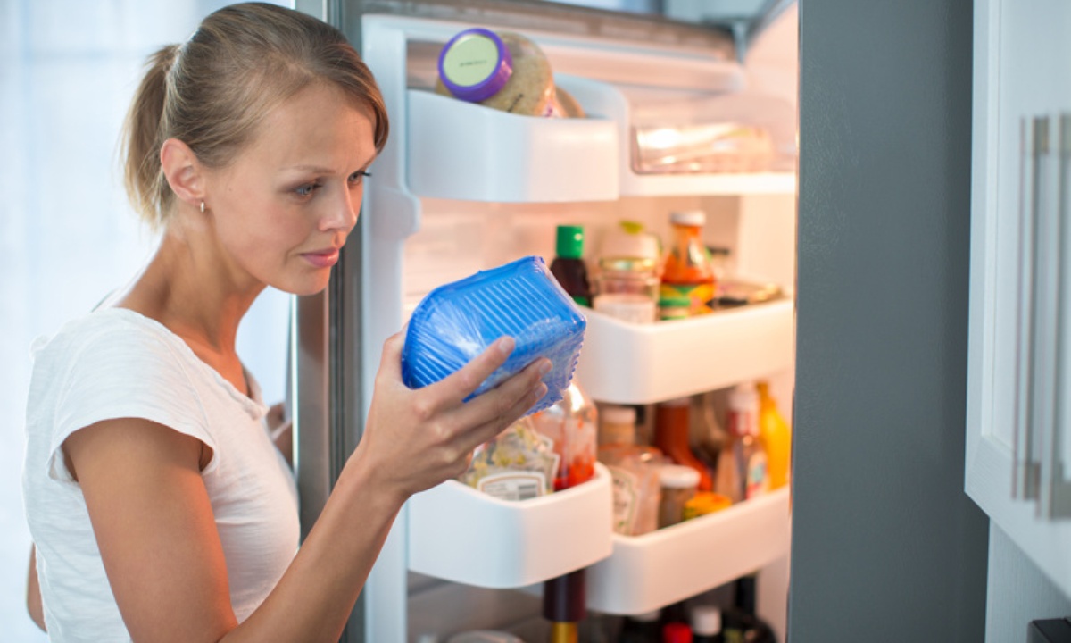 Какие продукты смертельно опасны после конца срока годности